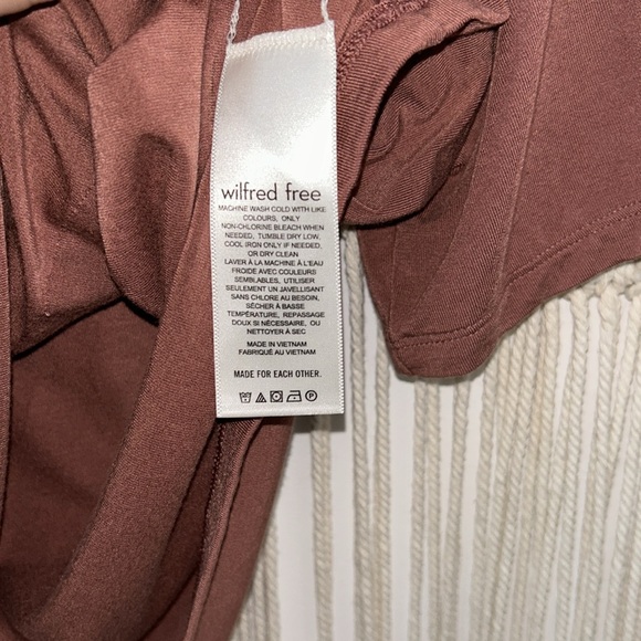 Aritzia Wilfred free cropped tshirt - Picture 3 of 5